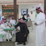 المعلم شراحيلي يقدم إستراتيجية التعلم بالترفية بحضور رئيس قسم اللغة العربية ومشرفي مكتب شرق الدمام