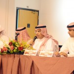 معلم يشرح درسًا في الرياضيات بعبارة “أحب وطني” (صور)