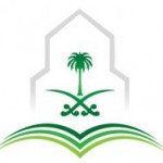معلم يستغل إجازة العيد وينظف مدرسته مع طلابه بجازان