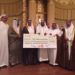 الخرج: معلم بمدرسة ابتدائية يقبل رأس أحد طلابه مرتين تقديراً له (فيديو)