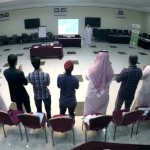 100 طالب يرسمون لوحات تشكيلية على كورنيش جدة