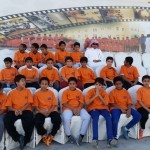 صورة جندي يودِّع والده بقبلة على يده داخل إدارة المدرسة وقبل بدء عاصفة الحزم تشعل المواقع