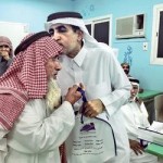 صورة زيارة الوزير لإحدى المدارس التي تعرضت للقصف