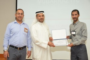 العبدالمحسن يقدم شهادة شكر لادارة معهد أرامكو