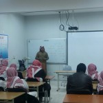 ابتدائية زمزم بمكة تكرم المعلم / معيض الشمراني