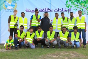 الغنيم والشويهين يتوسطان الفريق التطوعي