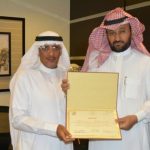 مدير تعليم مكتب الشرق بجدة يكرّم  الأستاذ فواز بن مقعد العتيبي