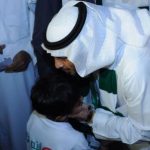 معلم يقطع اجازته من أجل طلابه