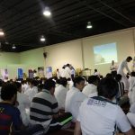 قائد مدرسة العلم النافع الأهلية ببحرة يكرم الطلاب المتفوقين