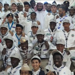 المتوسطة الأولى بجازان تحتفي باحدى طالباتها المقيمات بالهدايا