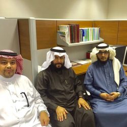 مساعد المدير العام للشؤون التعليمية يحضر درسا في تطبيق استراتيجيات التعلم النشط