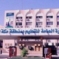 الزهراني يكرم مرشدًا طلابيًا باشر عمله رافضًا التمتع بإجازته المرضية