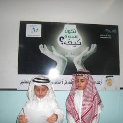 مساعد مدير تعليم تبوك للشؤون التعليمية وقائد المدرسة يقدمون واجب العزاء ﻷسرة الطالب المتوفي فيصل البلوي