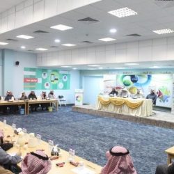 الحازمي يكرم ستين طالبا متفوقا بمتوسطتي ناصر الدين الألباني وأبي بكر ابن عياش لتحفيظ القرآن الكريم