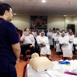 طلاب متوسطة جيل الفيصل بجدة يرفعون شعار (كيف نكون قدوة؟) في ملعب الجوهرة