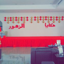 دارسو ثانوية ابن العميد بتبوك يحتفلون بمناسبة تخرجهم