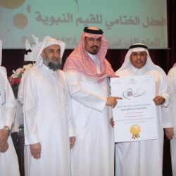 الدكتور طلال الحربي يكرم المتميزين في مسابقة ” تحدي القرآءة العربي”