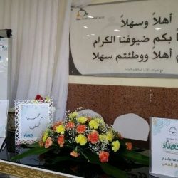الملحقية الثقافية السعودية ببريطانيا  تكرّم منصور الغامدي مبتعث كلية المجتمع بجامعة تبوك