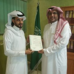 قائد المنطقة الشمالية الغربية يكرم قادة مدارس الأبناء بتبوك
