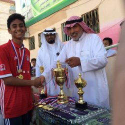 شاهد المدرب الصغير الطالب” غازي النقاش” بابتدائية الحرمين ينفذ برنامج ” التحفيز”