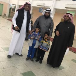 مدير عام إدارة التوجيه والإرشاد بوزارة التعليم يدشن حملة توزيع كسوة الشتاء الخيرية لطلاب مدارس المراكز والهجر في منطقة تبوك