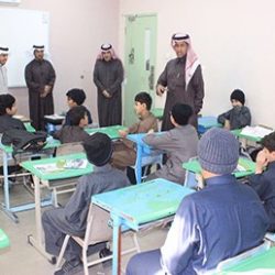الطريقي يكرّم الطلاب المشاركين في المنافسات المركزية