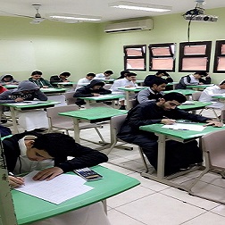 “إختباراتنا أحلى ” في متوسطة المعتصم بالله للعام السابع بحضور مدير التعليم