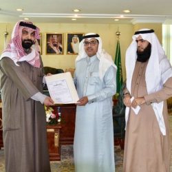 أمير القصيم يكرم 25 طالباً مشاركاً بمسابقة تاريخ وطن