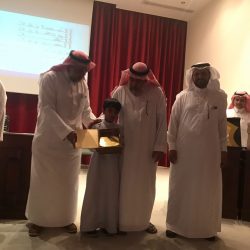 شعار ” كلنا نستطيع … وأنت تستطيع ” مبادرة المشي لحملة السرطان في الابتدائية الخامسة للبنات بالدمام