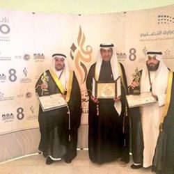 محافظ الزلفي يفتتح معرض ( كن واعياً ) بثانوية الرياض