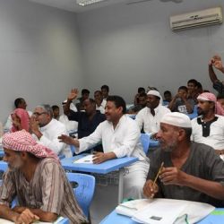 تعليم تبوك يحتفي بتمديد ” تكليف ” مدير التعليم إبراهيم العمري