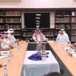مدير تعليم منطقة عسير يكرم الربيعي نظير حصوله على لقب ” المشرف التربوي المثالي “
