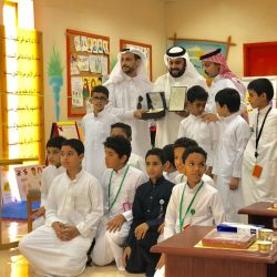مدرسة المنذر بن الزبير بالمنطقة الشرقية تكرم صحيفة ” التعليم الإلكترونية “