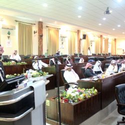مدير مكتب تعليم شرق الرياض يدشن برنامج التوحد في ابتدائية خيبر
