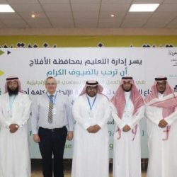 طلاب الصف الأول ابتدائي بمدرسة حمزة بن عبدالمطلب بعنيزة يحتفلون تحت شعار ” حفظنا الحروف .. وأكلنا الخروف “