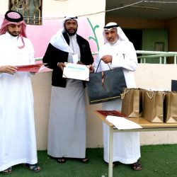 بحث الدرس بثانوية الهداية بحضور مشرف العلوم بمكتب شرق