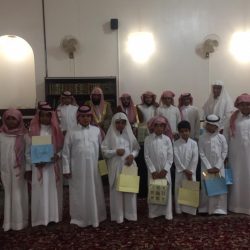 رجل أعمال يكرم طلاب حلقات تحفيظ القران الكريم بالمودنية
