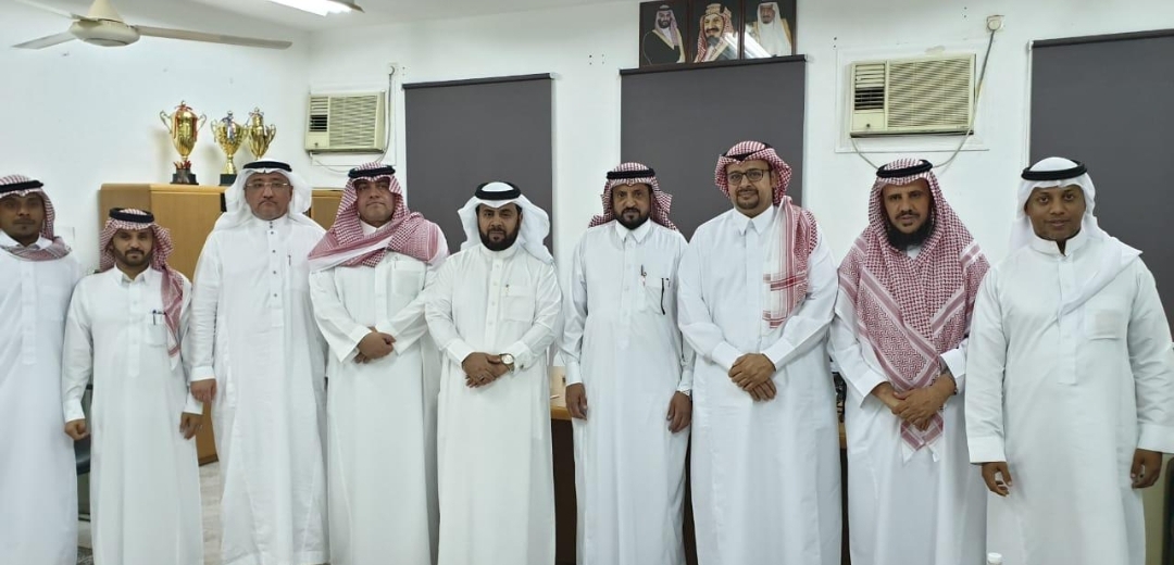 ١١٨٢١ طالب وطالبة يدرسون في الفصل الصيفي بالرياض