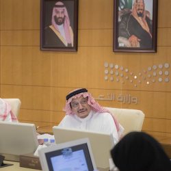 مدير تعليم منطقة تبوك يلتقي بالدارسين في حملة محو الأمية بقطاع الوجه