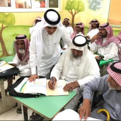 سمو أمير الرياض بالنيابة يزور نادي الحي بمدرسة ابن الحاجب بالرياض