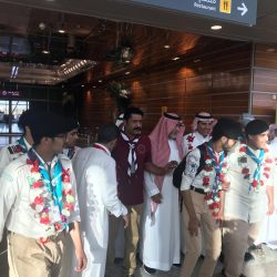 من خلال المعسكر  بمنفذ حالة عمار : كشافة تعليم تبوك يودعون الحجاج بالهدايا والحلوى