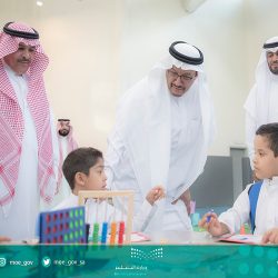 مدرسة ابي بن كعب الابتدائية بالخبر تستقبل طلابها بالهدايا