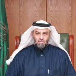 مدير جامعة تبوك يكرم صحيفة ” التعليم الإلكترونية “