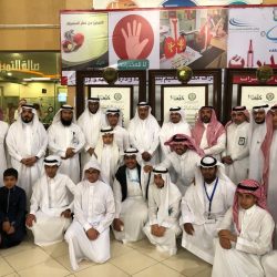 بالصور .. زيارة طلاب متوسطة الحسن بن علي بجدة لمعرض التوعية بأضرار التدخين والمخدرات بثانوية أم القرى