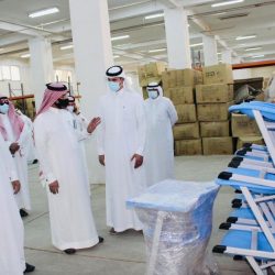 الكاتب الصحفي الدكتور حمود أبو طالب  : الدراسة عن بُعد ستطول.. وعلى “التعليم” والمجتمع الاستعداد لفترة أطول