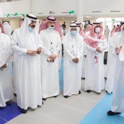 مدير مكتب وسط جدة يكرم عددا من معلمي الصفوف الأولية 