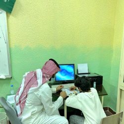 الإدارة العامة للتعليم بمنطقة مكة تدعم طلابها من ذوي الإعاقة بأجهزة ” آيباد ” لمواصلة تعليمهم عن بُعد