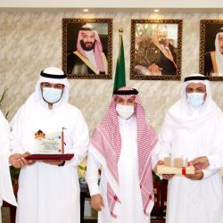 مدير عام تعليم الرياض يكرم عددا من المبدعات والمتميزات في الرياض