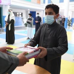 مدير تعليم تبوك .. يتابع خطط توزيع مقررات الفصل الدراس الثاني في مدارس المنطقة