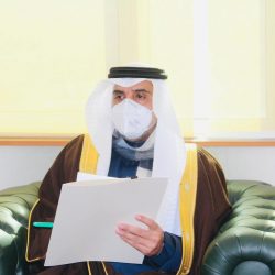 بالصور .. مدارس البكيرية تبدأ بتسليم الكتب مع تطبيق الإحترازات